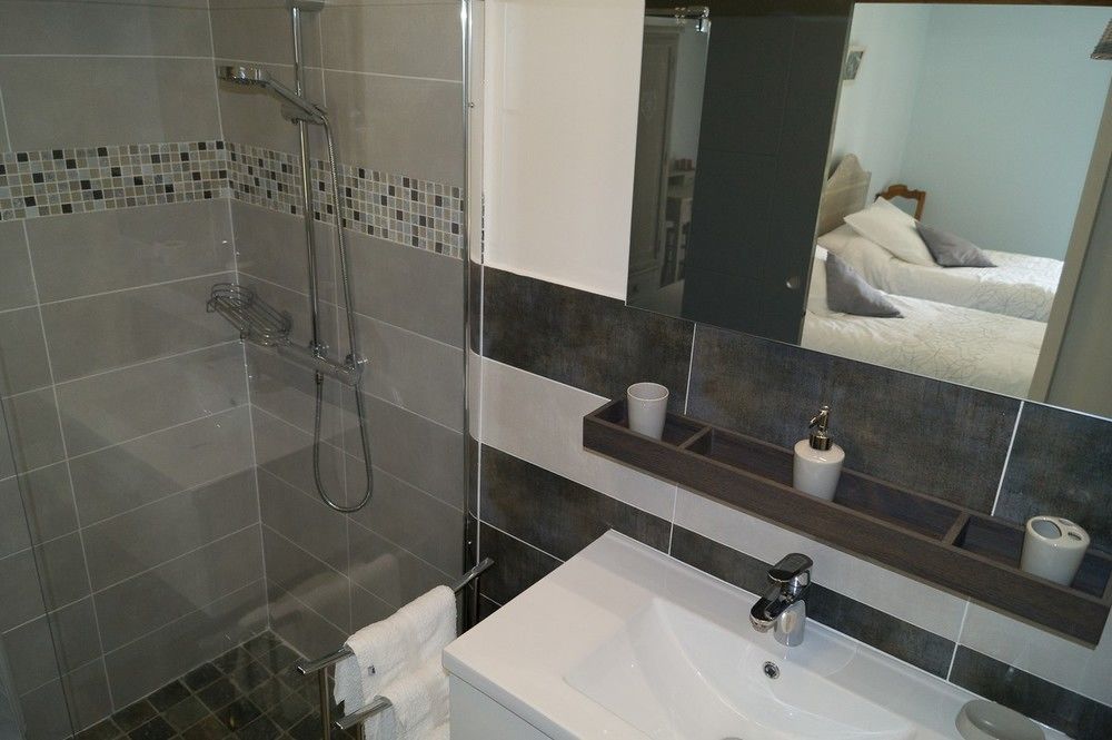 Le Mas De Servant Roulottes Et Chambres D'Hotes Auberives-en-Royans Ngoại thất bức ảnh