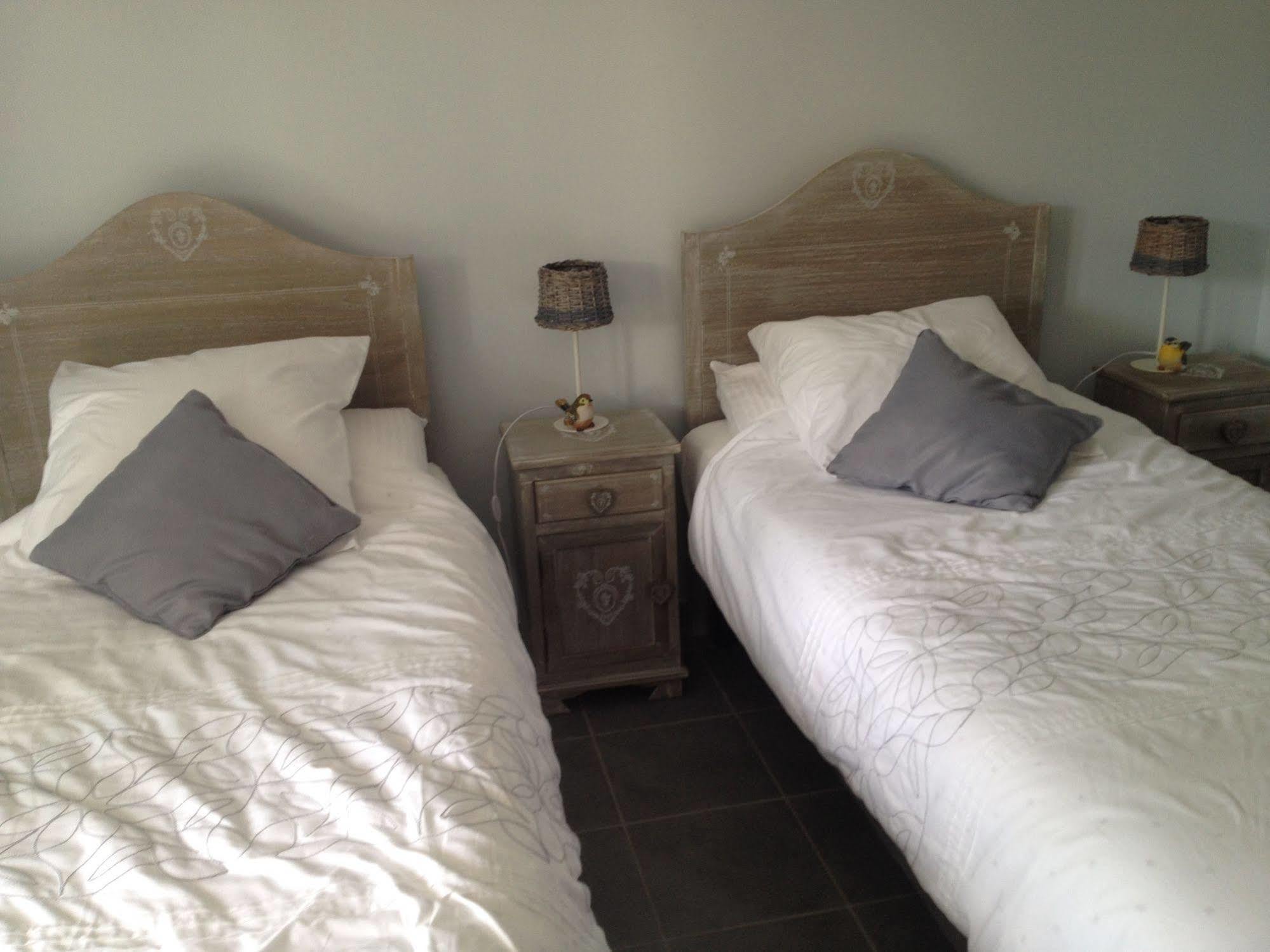 Le Mas De Servant Roulottes Et Chambres D'Hotes Auberives-en-Royans Ngoại thất bức ảnh