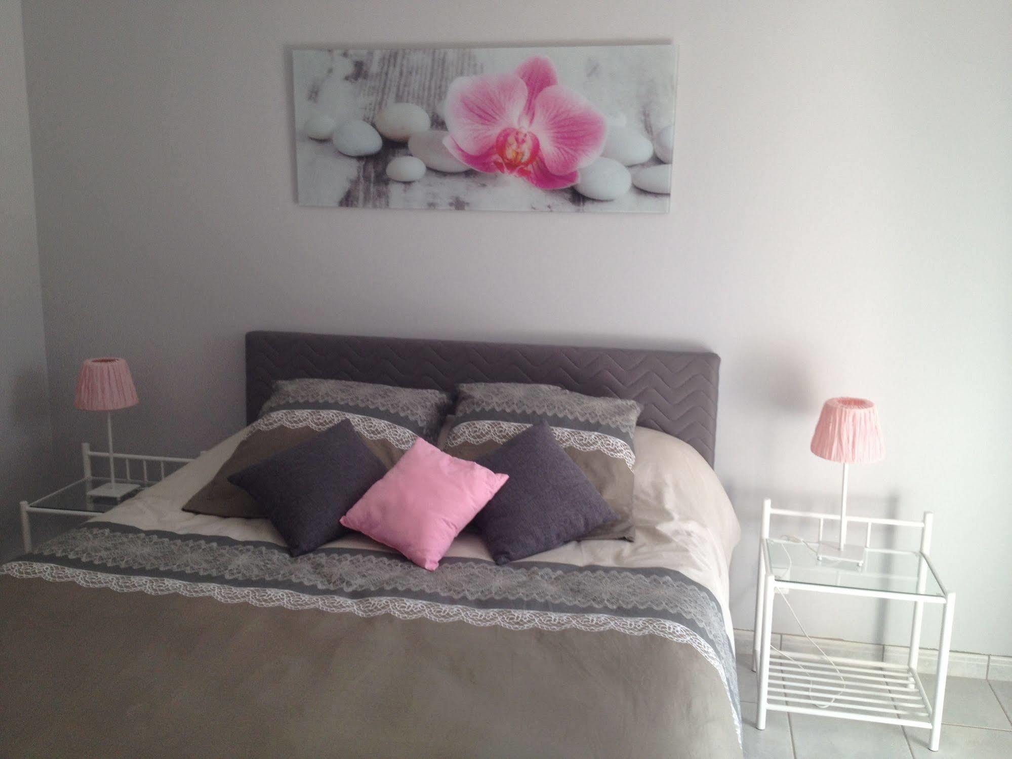 Le Mas De Servant Roulottes Et Chambres D'Hotes Auberives-en-Royans Ngoại thất bức ảnh