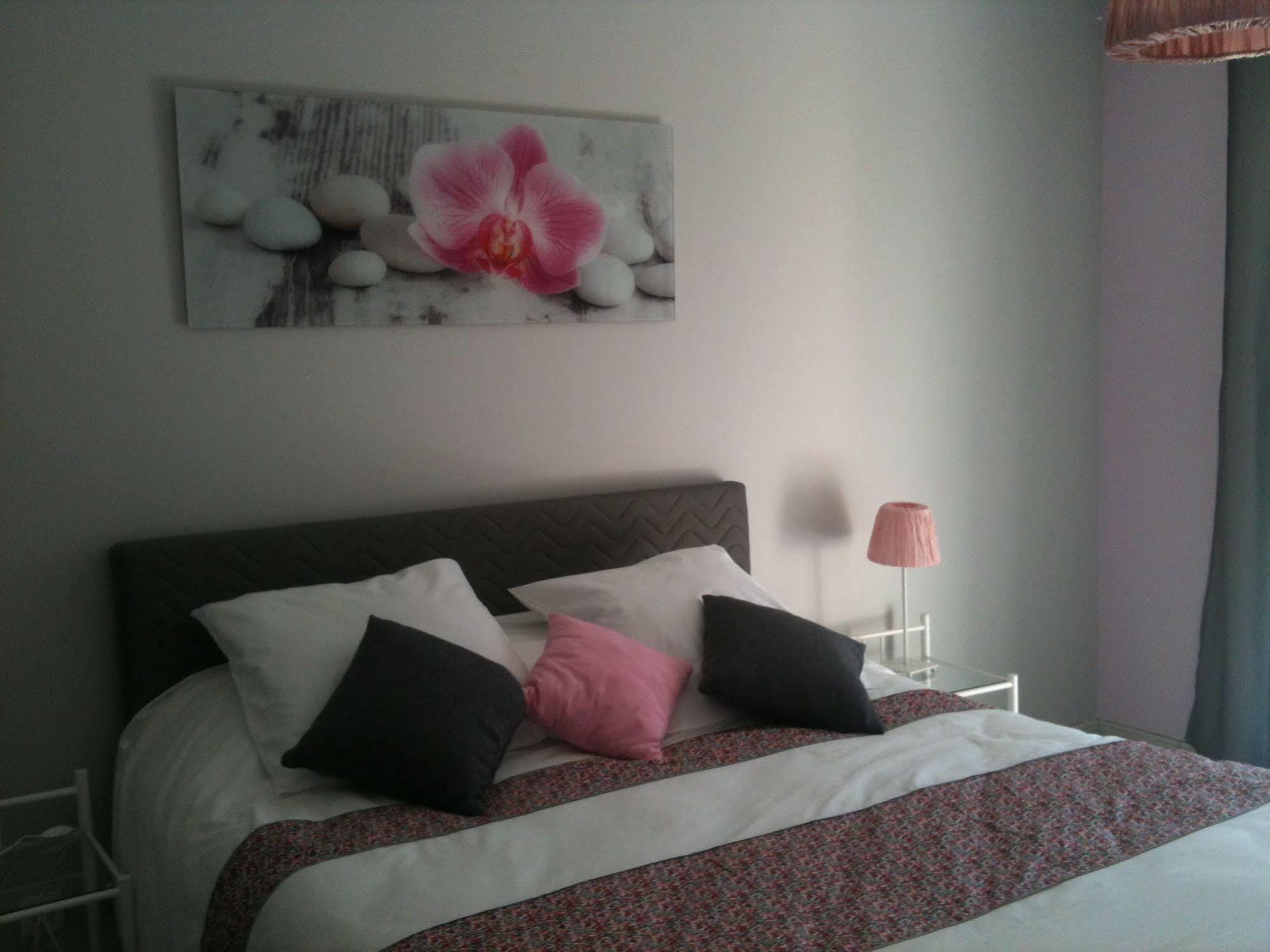 Le Mas De Servant Roulottes Et Chambres D'Hotes Auberives-en-Royans Ngoại thất bức ảnh